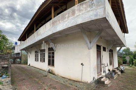Dijual Rumah 2 Lantai 7 Kamar Lokasi Strategis di Pusat Kota Garut, Jalan Pembangunan, dekat Perum Pertamina, Luas Tanah 900m2, Luas Bangunan 400m2
