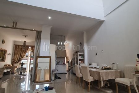 Jual Rumah Furnished 2 Lantai di Jl. M. Naim Cipete Utara, Kebayoran Baru, Jakarta Selatan