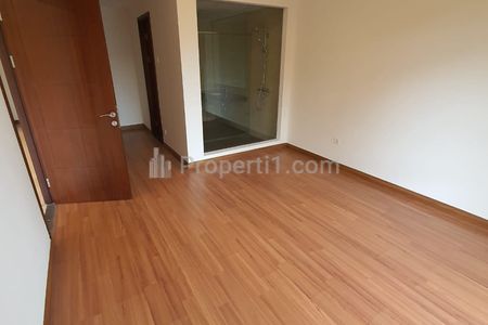 Master Bedroom dengan Kamar Mandi dalam (ensuite Bathroom)