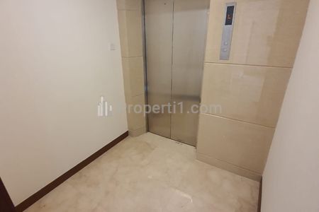 Entrance Private Lift