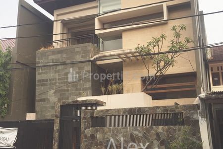 Dijual Rumah 3 Lantai di Senopati Jakarta Selatan (BU)