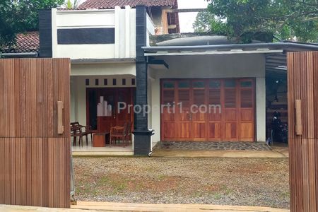 Dijual Rumah Asri 2 Muka & Gudang dengan Luas Tanah 550m2 di Desa Bulungan Pakis Aji Jepara Jawa Tengah, Bonus Perabot Pilih Sendiri