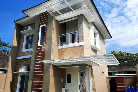 Disewakan Rumah Perum Lux Full Furnished di Sukoharjo Ngaglik Sleman, dekat Kampus UII, Nyaman, dan Tenang