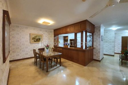 Jual Apartemen 3+1 Bedrooms Luas 204m2, Grand Tropic Grogol Jakarta Barat
