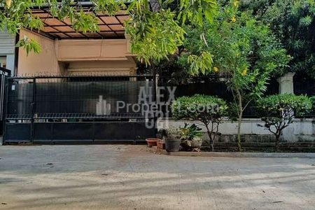 Dijual Rumah Asri 2 Lantai SHM di Cinere Depok