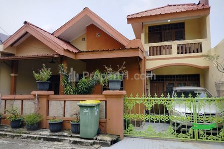 Foto dari depan jalan