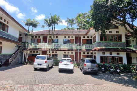 Dijual Cepat Hotel Bintang 2 Berikut Rumah Tinggal di Setiabudi Bandung Lokasi Pinggir Jalan Raya Dekat UPI