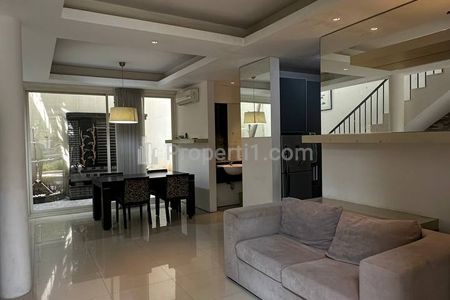 Jual Cepat Rumah 2 Lantai Full Furnished di Mocca Verbana Dian Istana Surabaya Barat