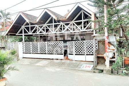 Jual Cepat BU Rumah Vintage, Senen, Jakarta Pusat (Hitung Tanah Saja)