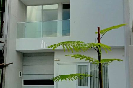 Dijual Rumah Baru Taman Puspa Raya Citraland Surabaya Barat NEW Baru ROOFTOP Garden BONUS : SEMI Furnished Modern Baru Gress