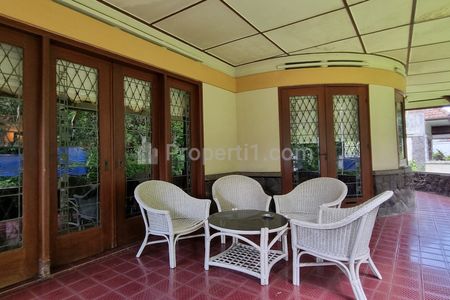 Dijual Cepat Rumah Belanda Terpelihara di Pinggir Jalan Cisangkuy Kota Bandung, Halaman Luas, Lokasi Strategis, Jarang Ada, Material Masih Asli
