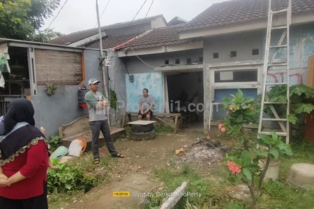 Dijual Tanah dan Bangunan Apa Adanya (Hitung Tanah Saja) di Perumahan Puri Harmoni 6 Cileungsi Bogor
