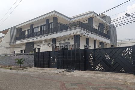 Dijual Rumah Dharmahusada Utara Surabaya Timur - SPESIAL Carport Masuk 10 Mobil LUAS - SHM - Siap Huni