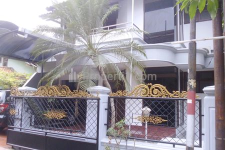 Disewakan Rumah di Senopati/Kebayoran Baru/Jakarta Selatan/SCBD STD235