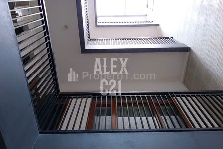 Dijual BU Rumah Mewah Palmerah Jakarta Pusat