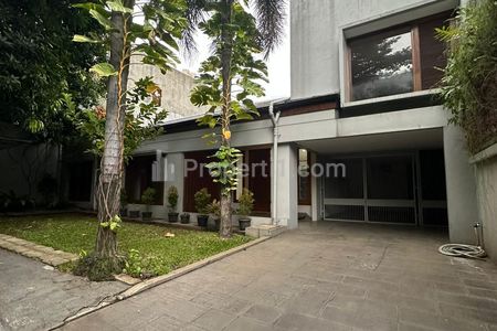 Disewakan Rumah Semi Furnished di Area Senopati Kebayoran Baru Jakarta Selatan