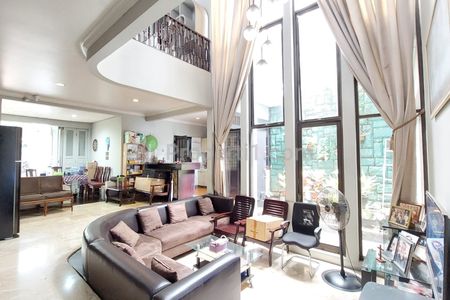 Dijual Rumah 2 Lantai, Lokasi Strategis, Kedoya, Jakarta Barat