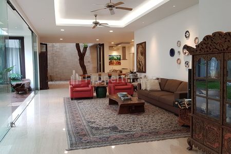 Dijual Rumah 3 Lantai Furnished Bagus, Lokasi Bebas Banjir, Kemang Jakarta Selatan