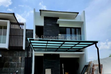 Dijual Rumah Baru Royal Residence  Wiyung Surabaya Barat Plus PRIVATE Balkony dekat Pakuwon Mall, PTC, Supermall