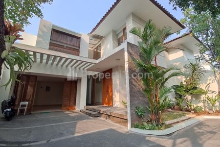 Disewakan Rumah Villa Ala Bali di Kemang Jakarta Selatan