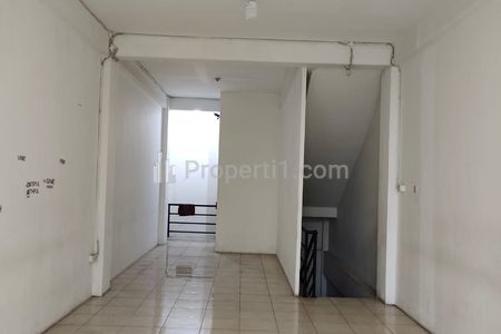 Disewakan Ruko/Rukan di Daerah Kebayoran Lama, Jakarta Selatan