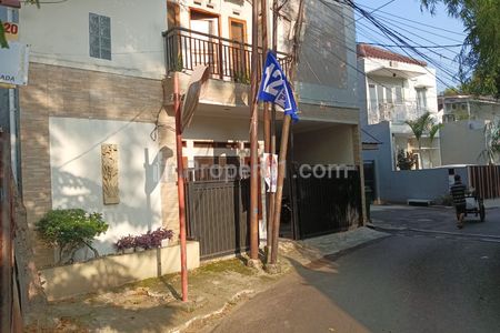 Jual Rumah Second 3 Kamar Siap Huni Dekat Tol di Ciganjur Jagakarsa Jakarta Selatan