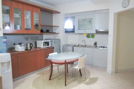 Sewa Apartemen Batavia Benhil 1 Bedroom Full Furnished, Dekat Sudirman dan Semanggi