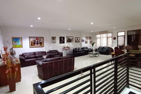 Dijual BU Rumah Mewah 4 Lantai di Palmerah Jakarta Barat