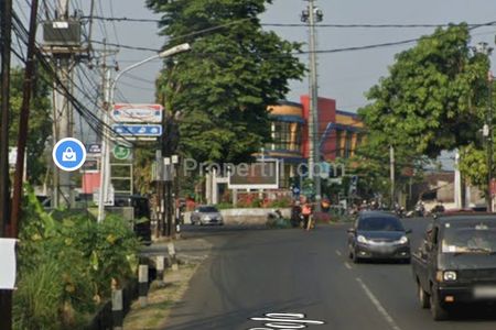 Tanah sebelah kiri jalan