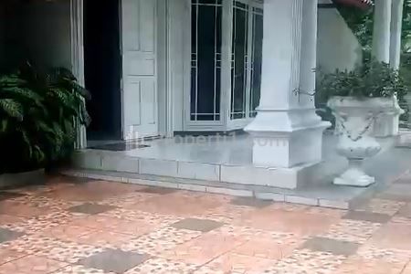 Dijual Rumah Besar Luas Tanah 700 m2 SHM di Bintaro Jakarta Selatan