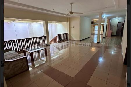Dijual Cepat di Bawah NJOP Rumah Siap Huni di Tebet Dalam Jakarta Selatan - Hook 2 Lantai Full Furnished