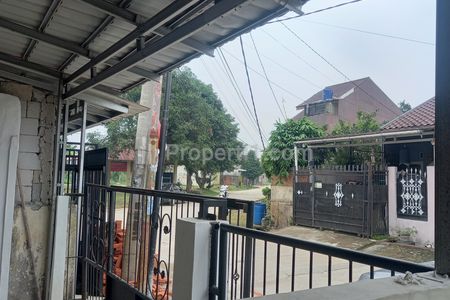 Dekat ke jalan raya & lapangan