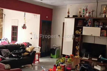 Dijual Rumah LT 240 m2 Ideal di Kebon Jeruk, Jakarta Barat