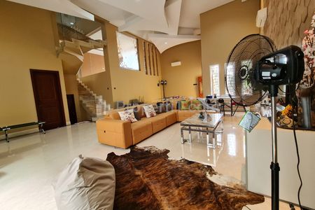 Dijual Rumah Mewah 3 Lantai LT 273 m2 di Daan Mogot Baru, Kalideres, Jakarta Barat