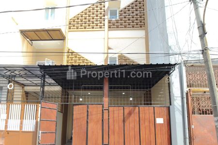 Jual Rumah Kost 31 Kamar di Cengkareng Jakarta Barat Dekat Kampus UBSI Cengkareng, Bandara Soekarno Hatta, RSUD Cengkareng, Mall Taman Palem