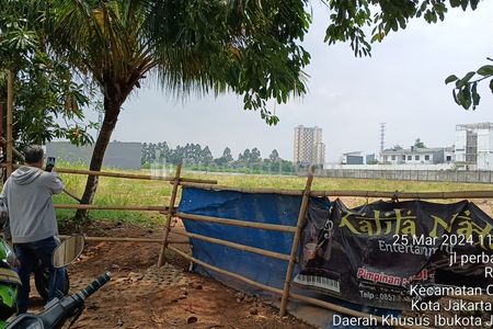 Pintu utama lahan