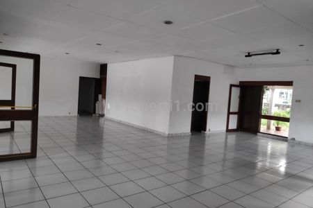 Dijual Rumah Bangunan Lama di Kemang, Jakarta Selatan