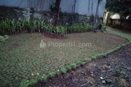 Dijual Rumah Tua Pinggir Jalan Dekat ke Tol Brigif di Cinere