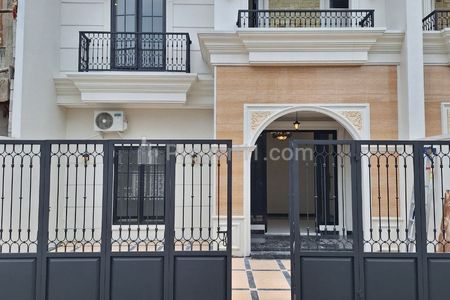 Jual Rumah 2 Lantai Classic Modern di Kalimulya Cilodong Depok