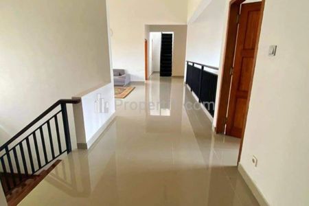 Dijual Rumah Mewah 2 Lantai Semi Furnished dekat Kampus UGM Jalan Kaliurang Km 7 Yogyakarta