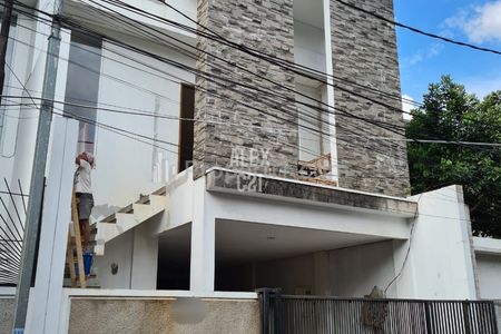 Dijual Rumah 2,5 Lantai di Kemang, Bangka, Mampang, Jakarta Selatan