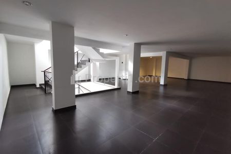 Dijual Gedung Komersial Area Broadway Kemang Jakarta Selatan Luas Bangunan 520 m2
