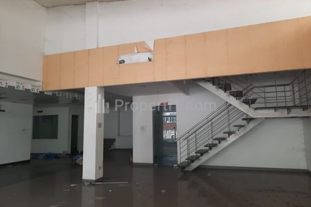 Dijual Gedung Komersial Ex Showroom Mobil Mampang Jakarta Selatan LT 1000 m2