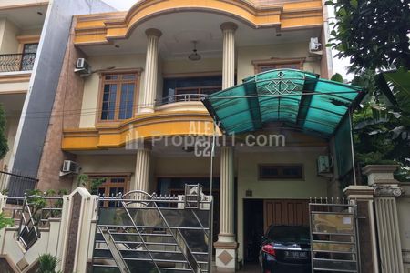 Dijual rumah di taman Palem Lestari Cengkareng Jakarta Barat