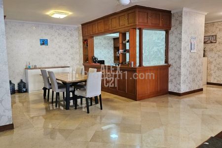 Jual BU Apartemen Grand Tropic Tomang Grogol Jakarta Barat Type 3+1 BR Luas 204m2