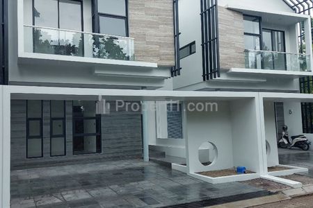 Tampak Depan Jalan Masuk 2 Mobil