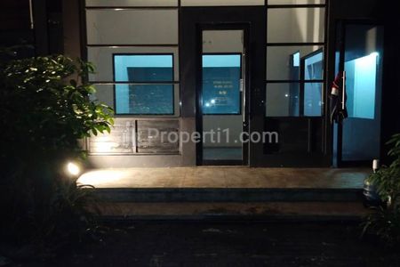 Dijual/Disewakan Rumah Pinggir Jalan di Daerah Veteran Bintaro Jakarta Selatan