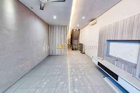 Dijual Ruko Ex Cafe Komplek Centrium Business Centre Bagian Pintu Masuk