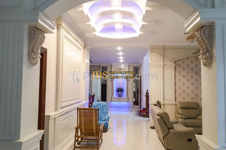 Dijual Rumah Hook Model Klasik Fully Furnished di Komplek Mutiara Residence Jalan R.S. Haji Medan