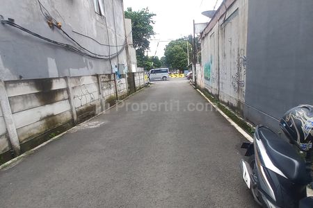 Jual Rumah Hitung Tanah di Tanah Kusir, Jakarta Selatan - 40 Meter ke Jalan Veteran Raya